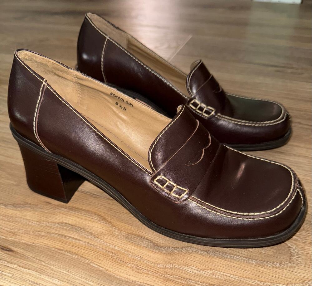 Bakers vintage leather closed toe school girl loafers - size 8.5